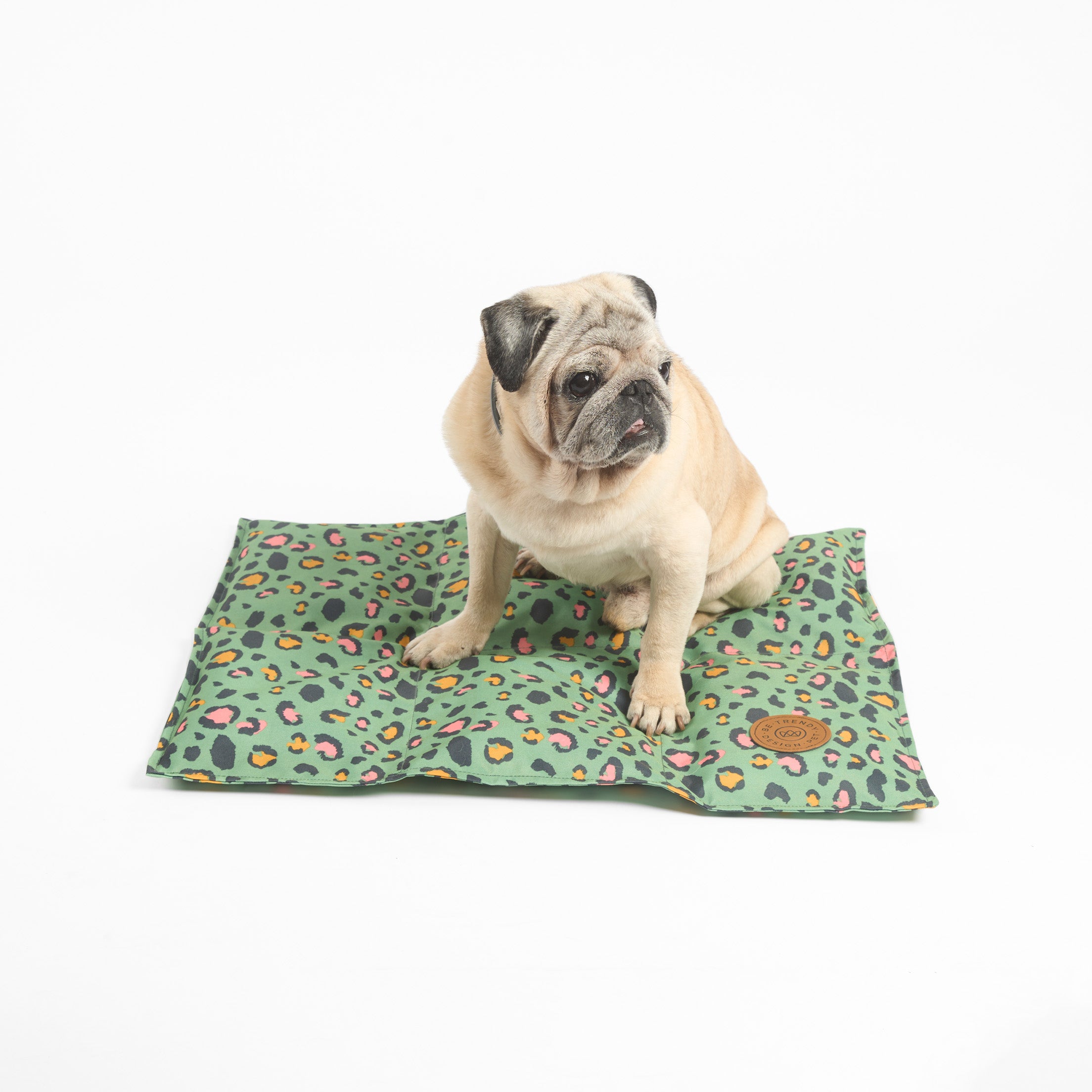 Cama refrescante para perros cold mat be trendy