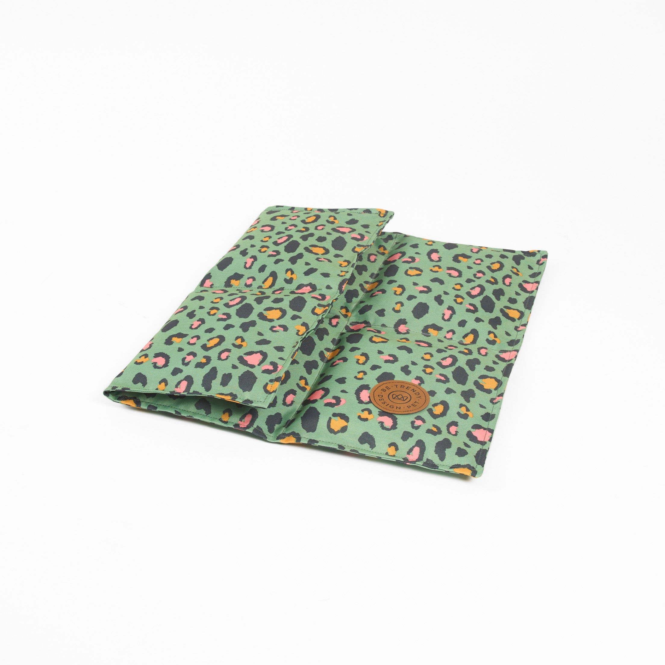 Cama refrescante para perros cold mat be trendy