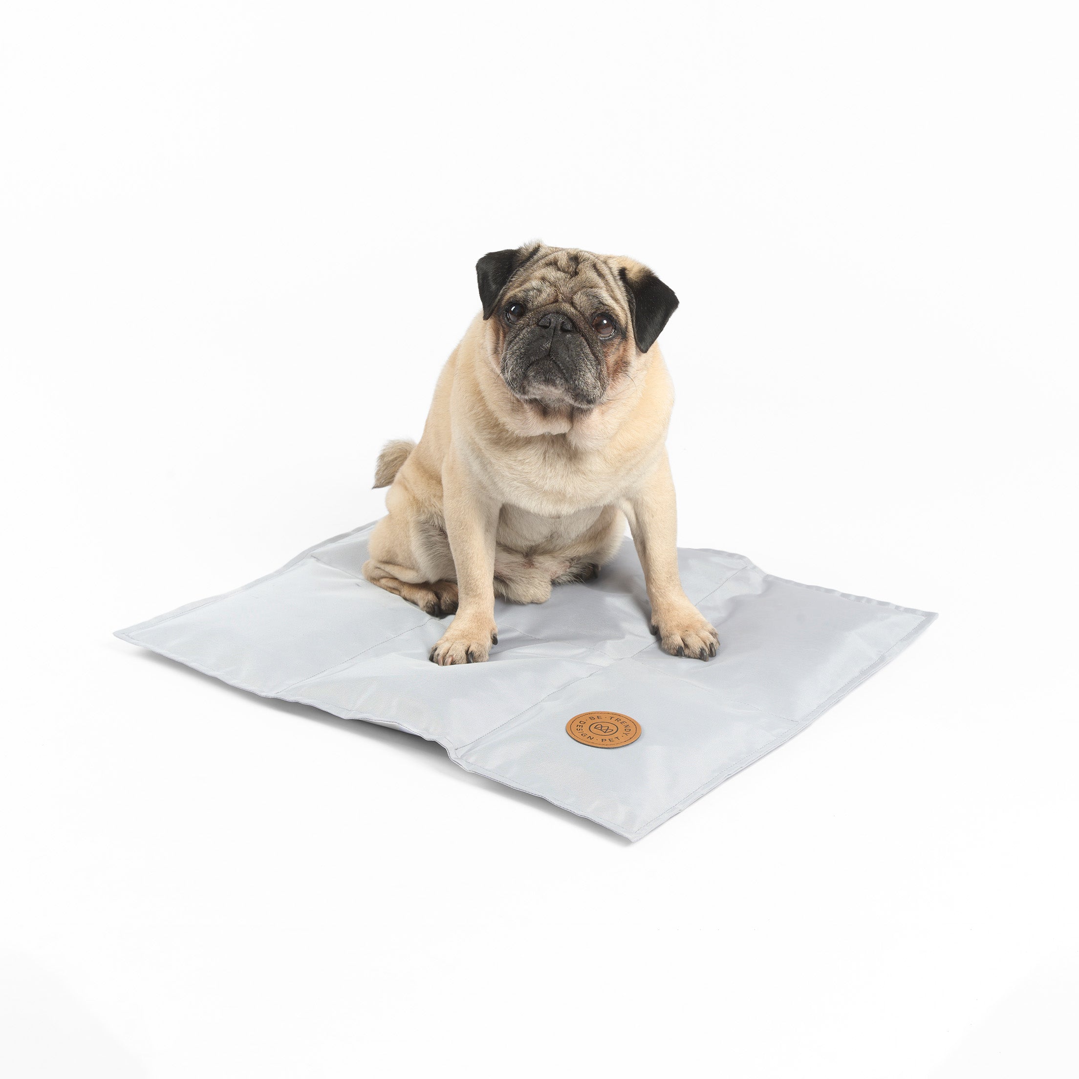 Cama refrescante para perros cold mat be trendy