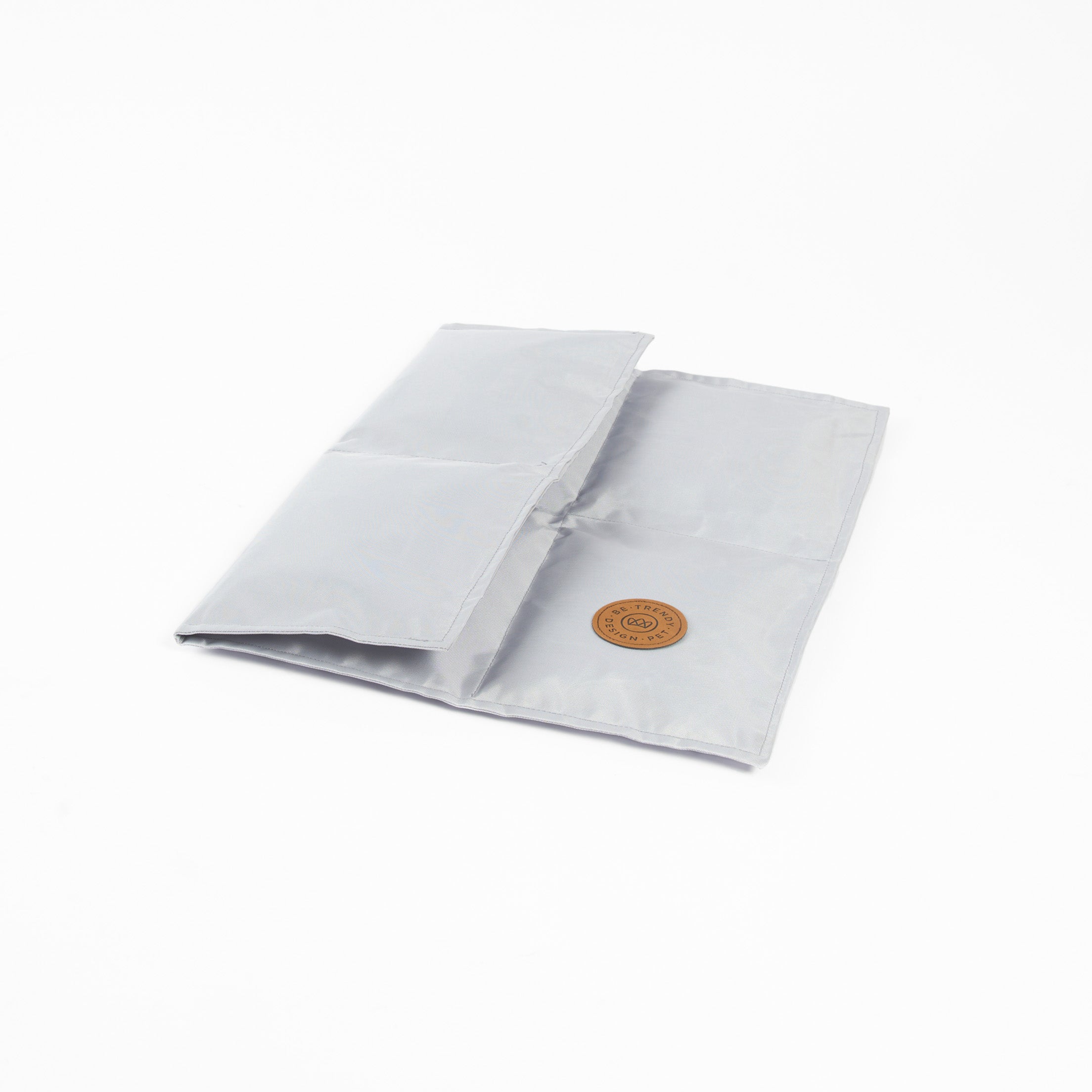 Cama refrescante para perros cold mat be trendy