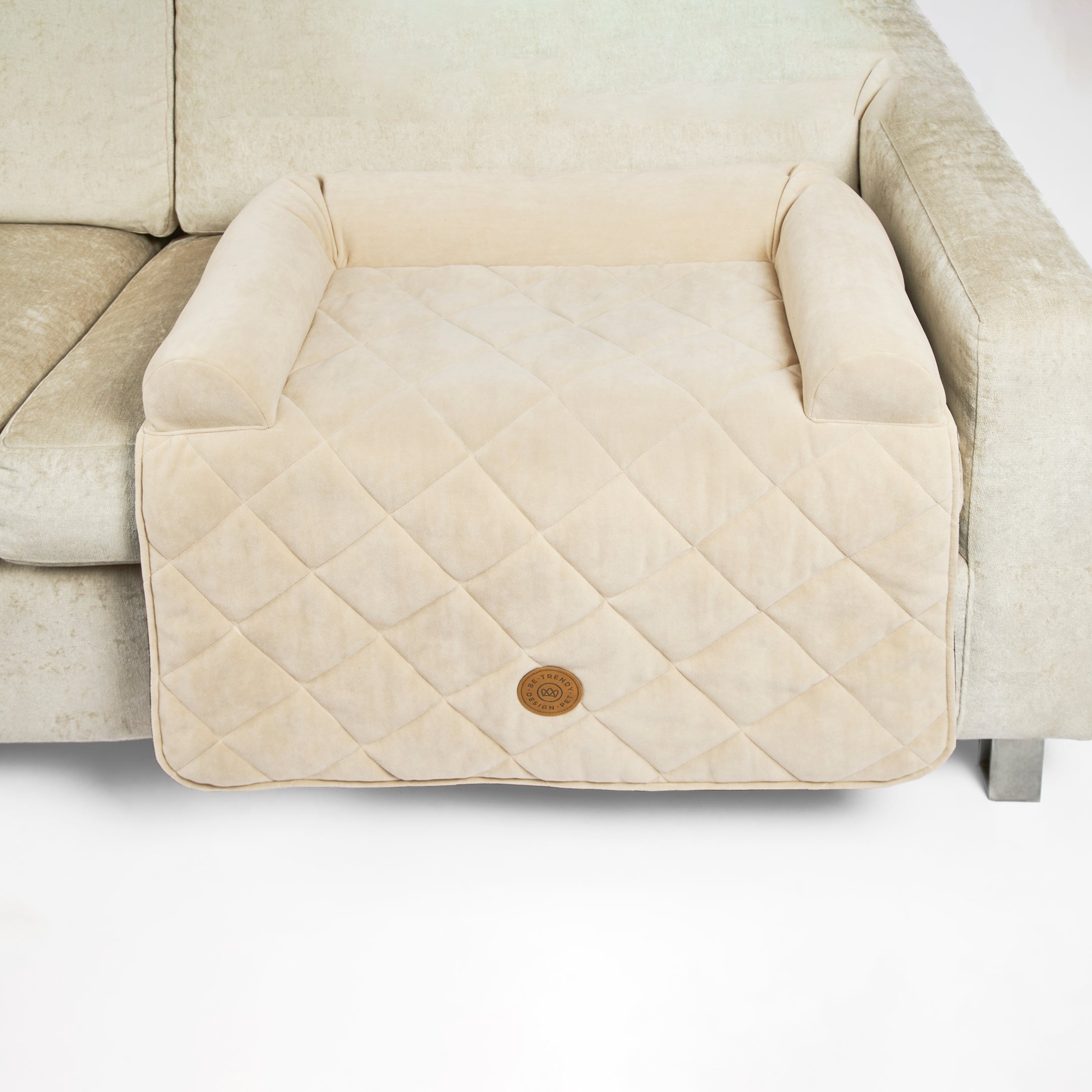 Protege los muebles de tu casa de los pelos de tu mascota con el pet cover caramelle be trendy