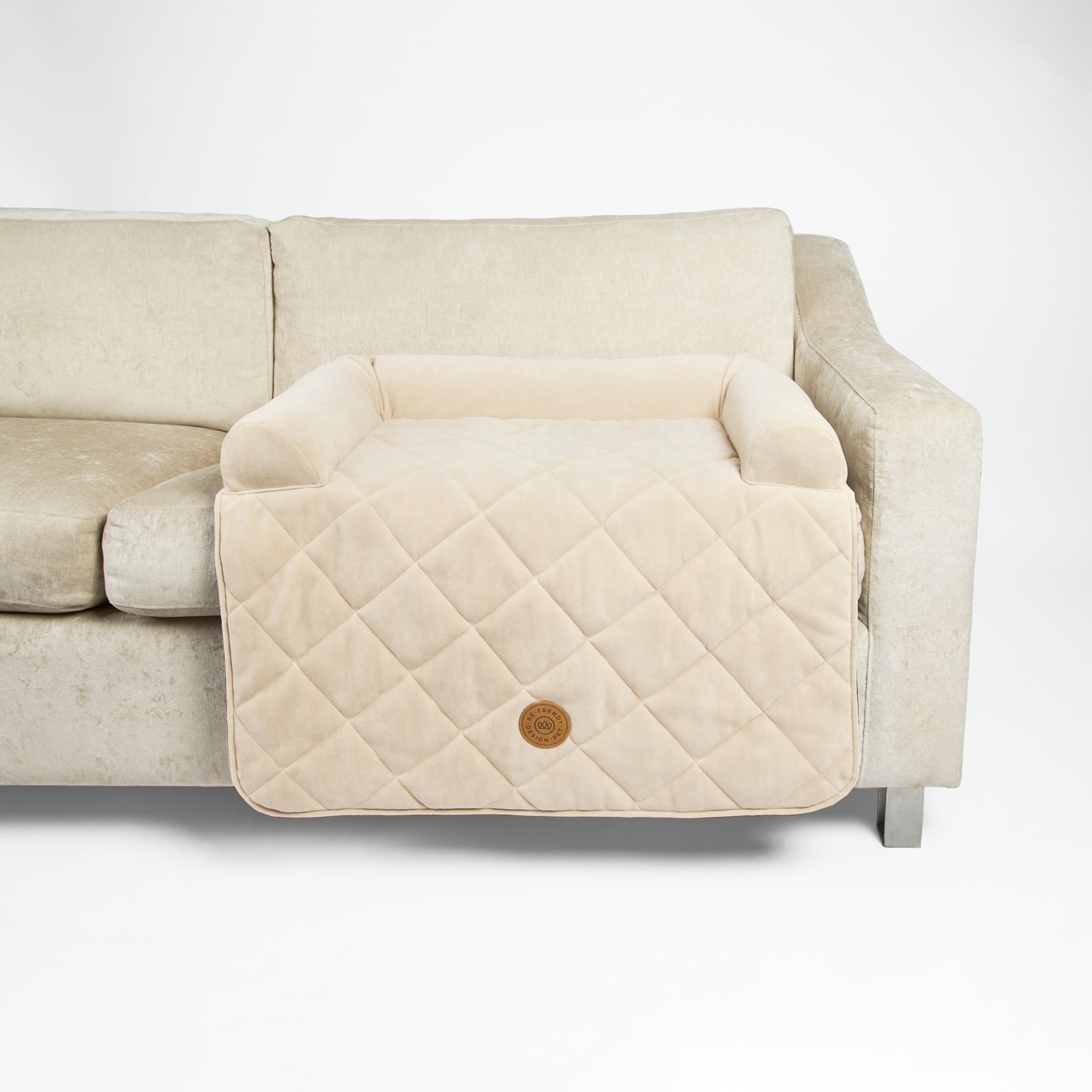 Protege los muebles de tu casa de los pelos de tu mascota con el pet cover caramelle be trendy