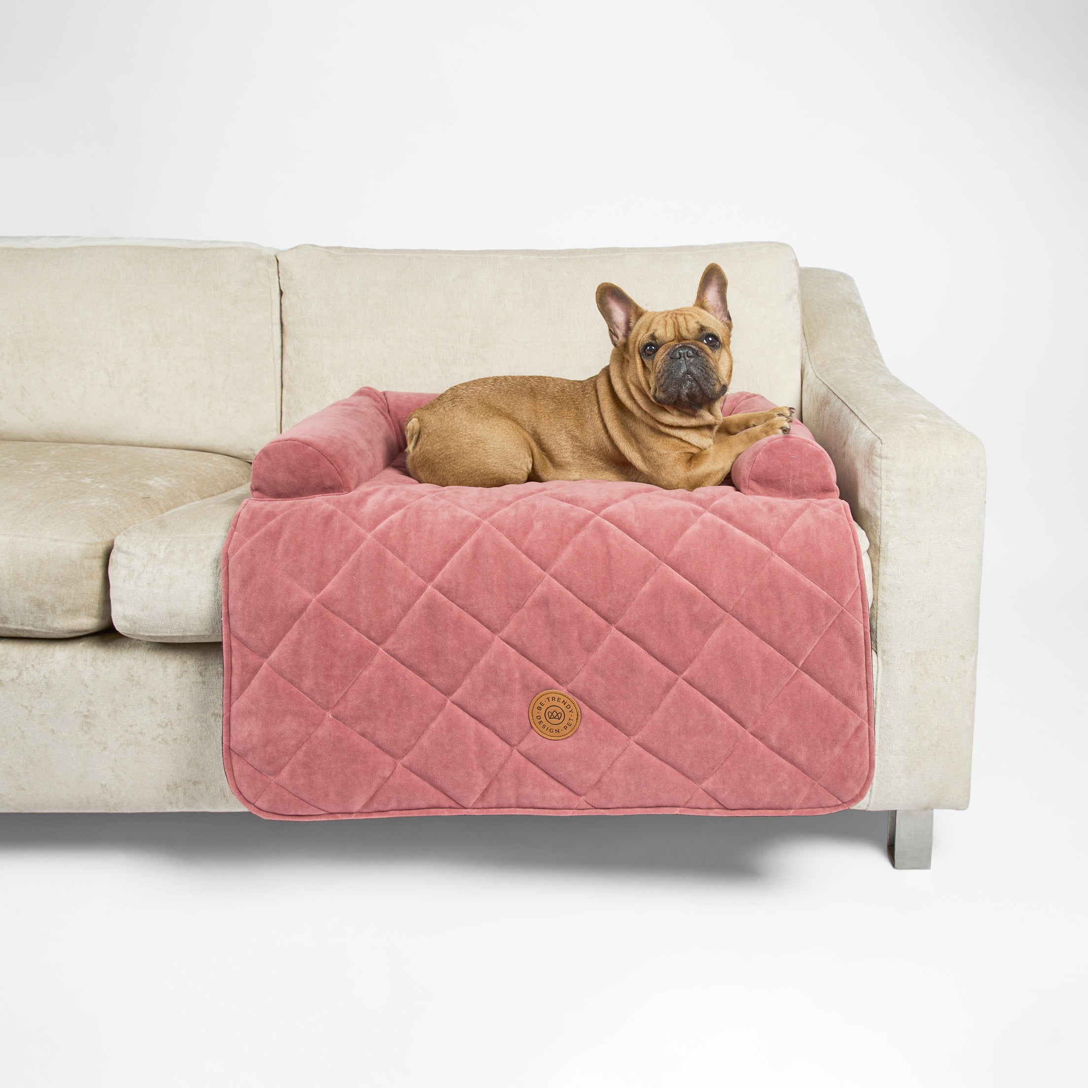 Protege los muebles de tu casa de los pelos de tu mascota con el pet cover fragola be trendy