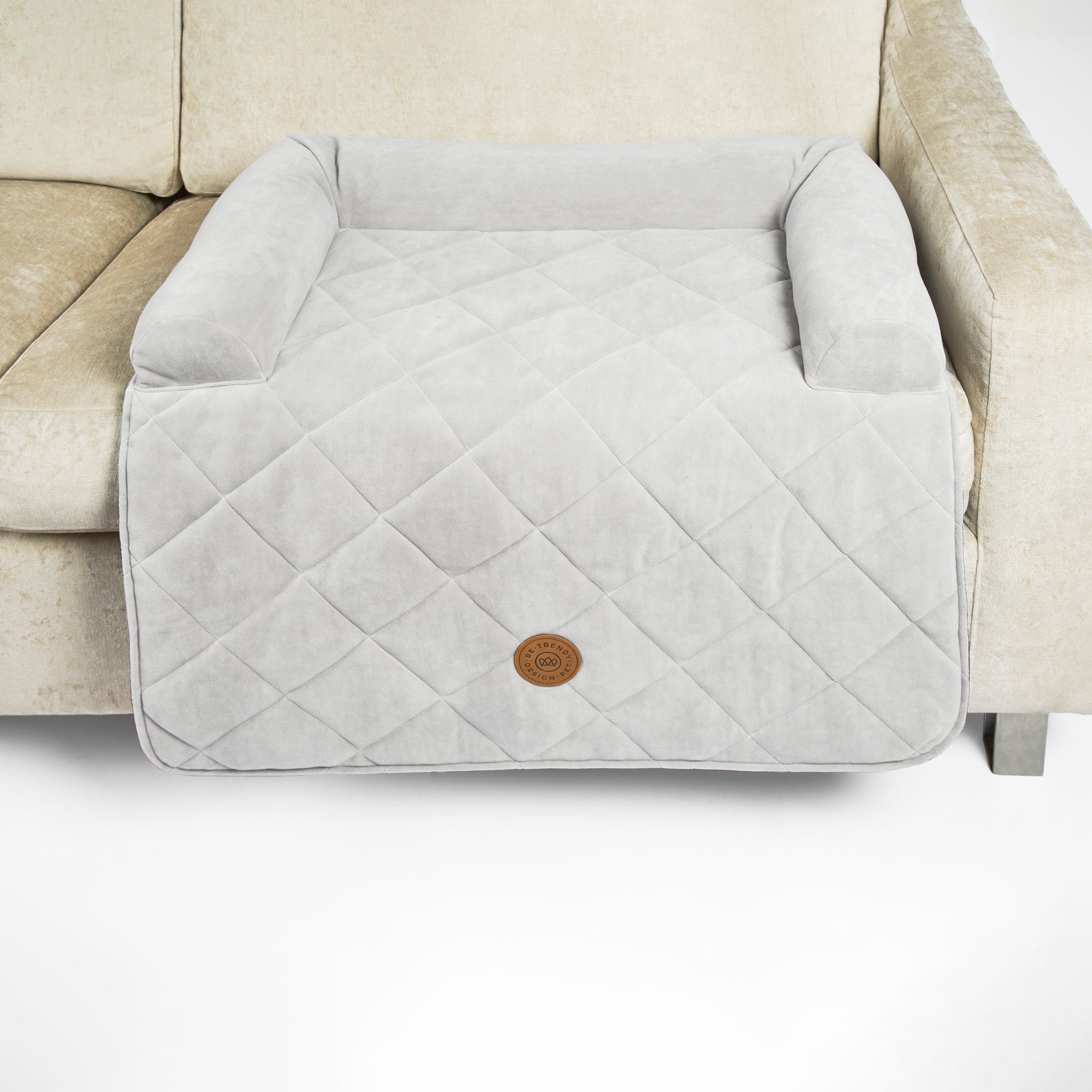 Protege los muebles de tu casa de los pelos de tu mascota con el pet cover grigio be trendy