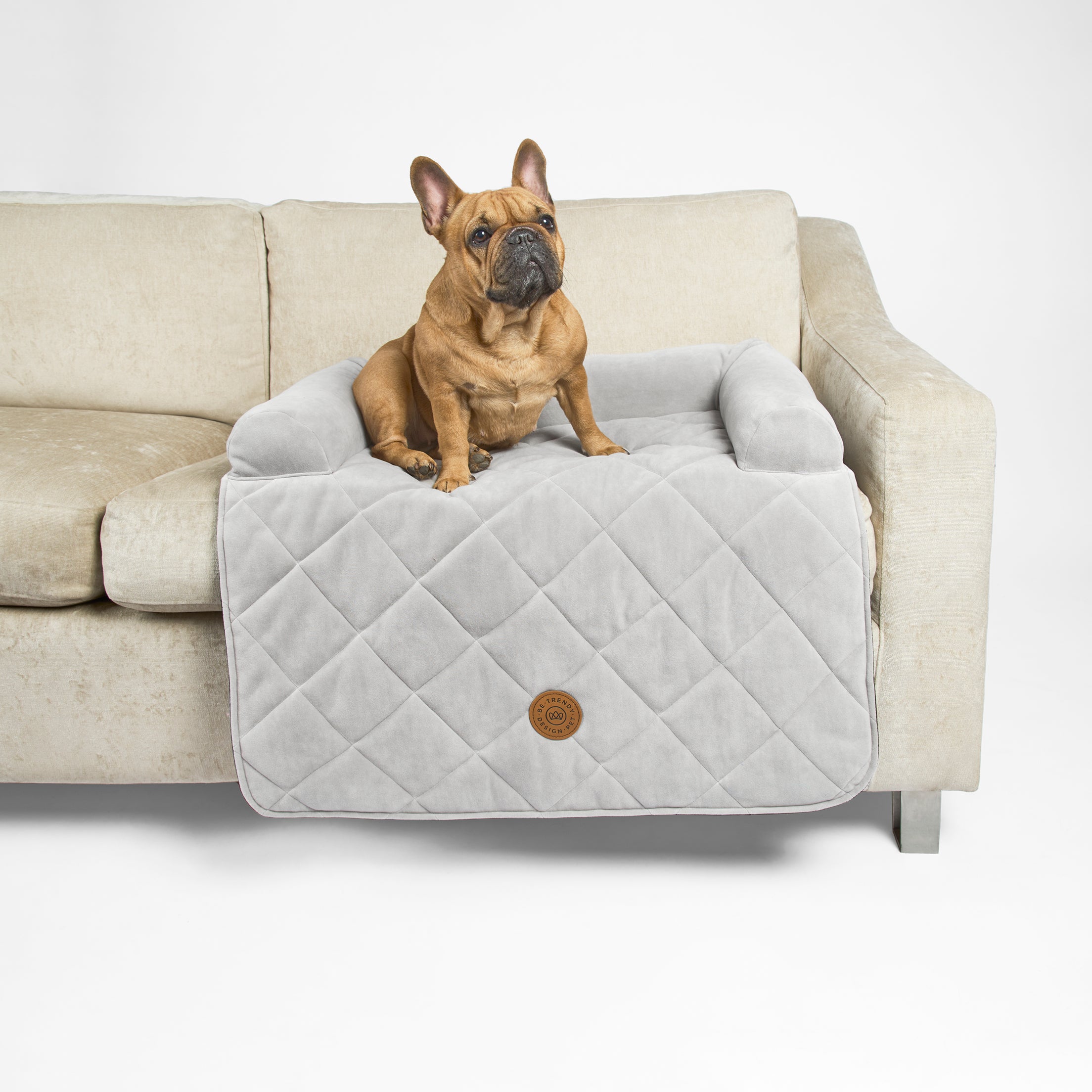 Protege los muebles de tu casa de los pelos de tu mascota con el pet cover grigio be trendy