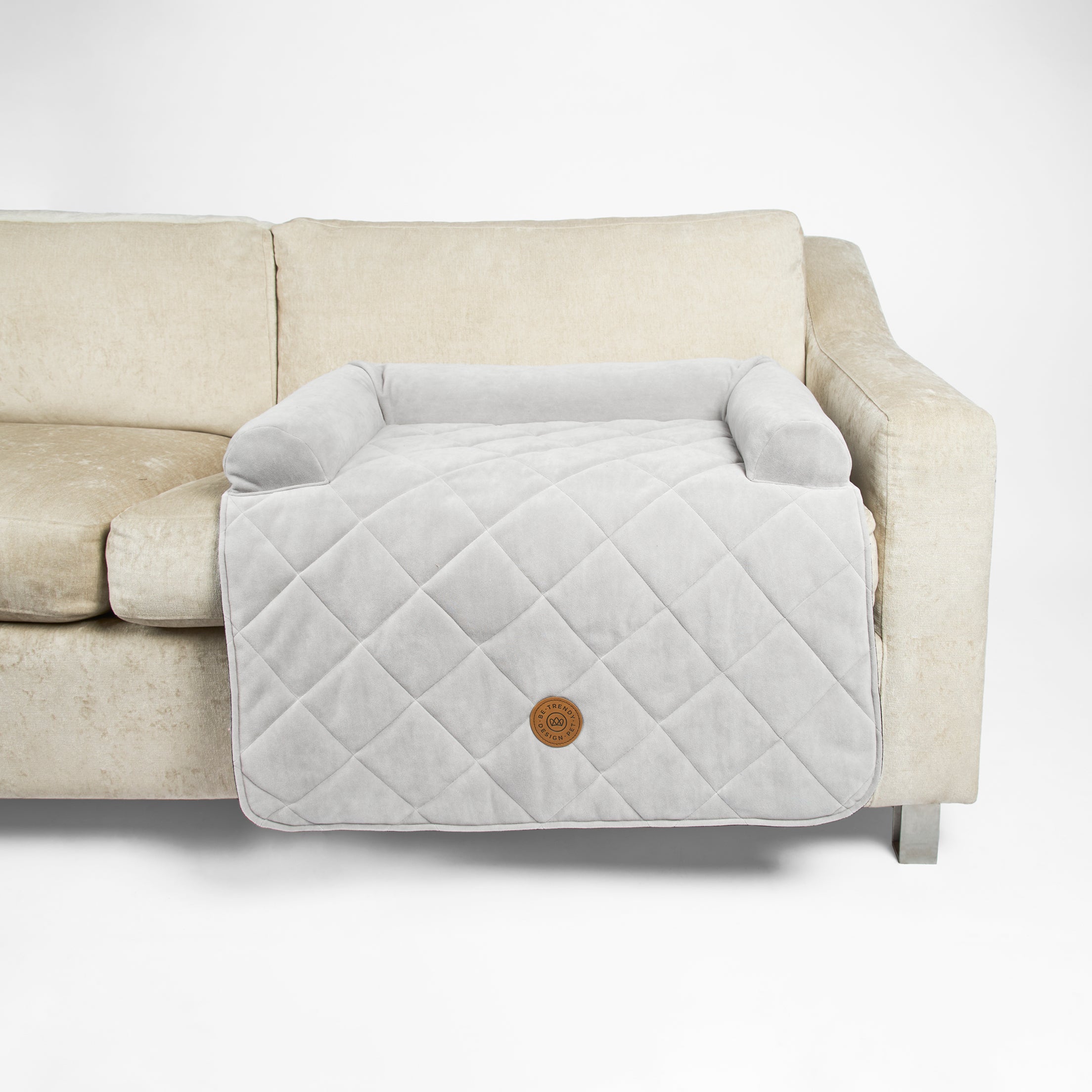 Protege los muebles de tu casa de los pelos de tu mascota con el pet cover grigio be trendy