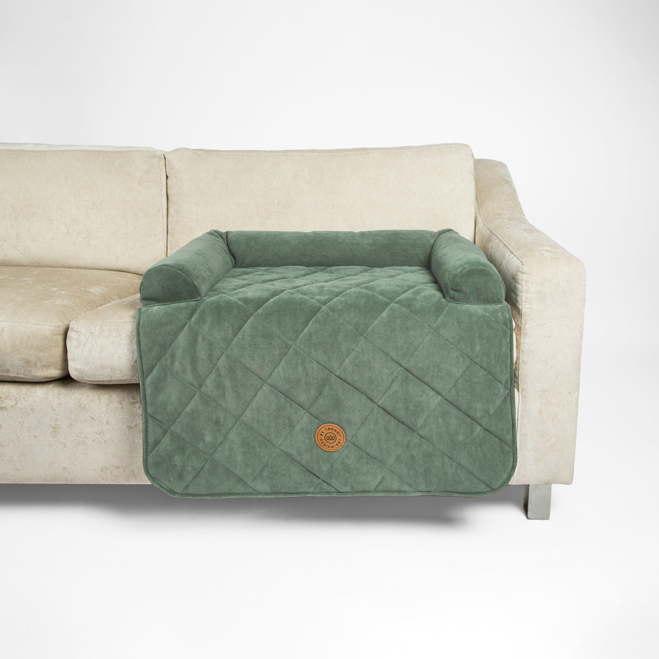 Protege los muebles de tu casa de los pelos de tu mascota con el pet cover muschio be trendy