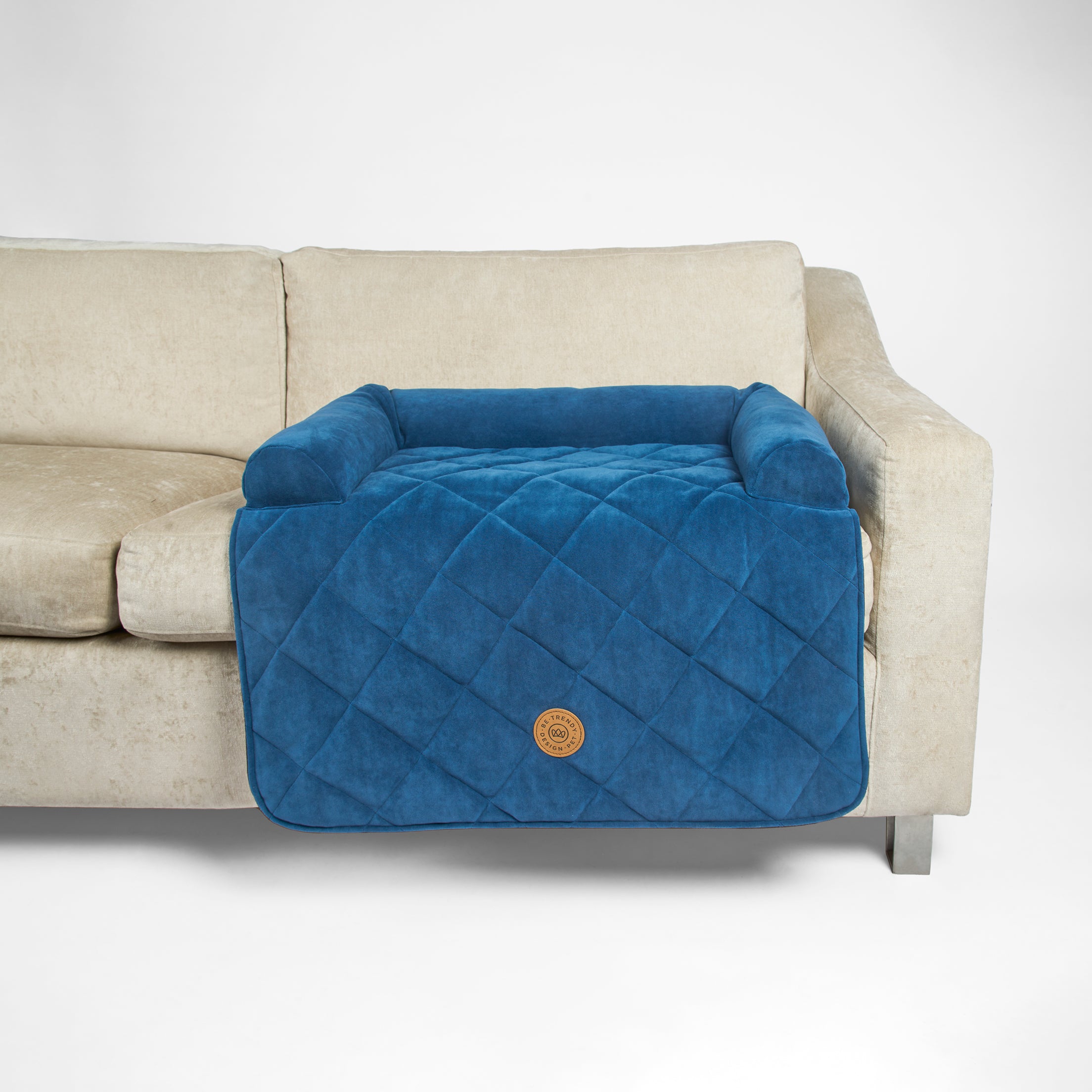 Protege los muebles de tu casa de los pelos de tu mascota con el pet cover Navy be trendy