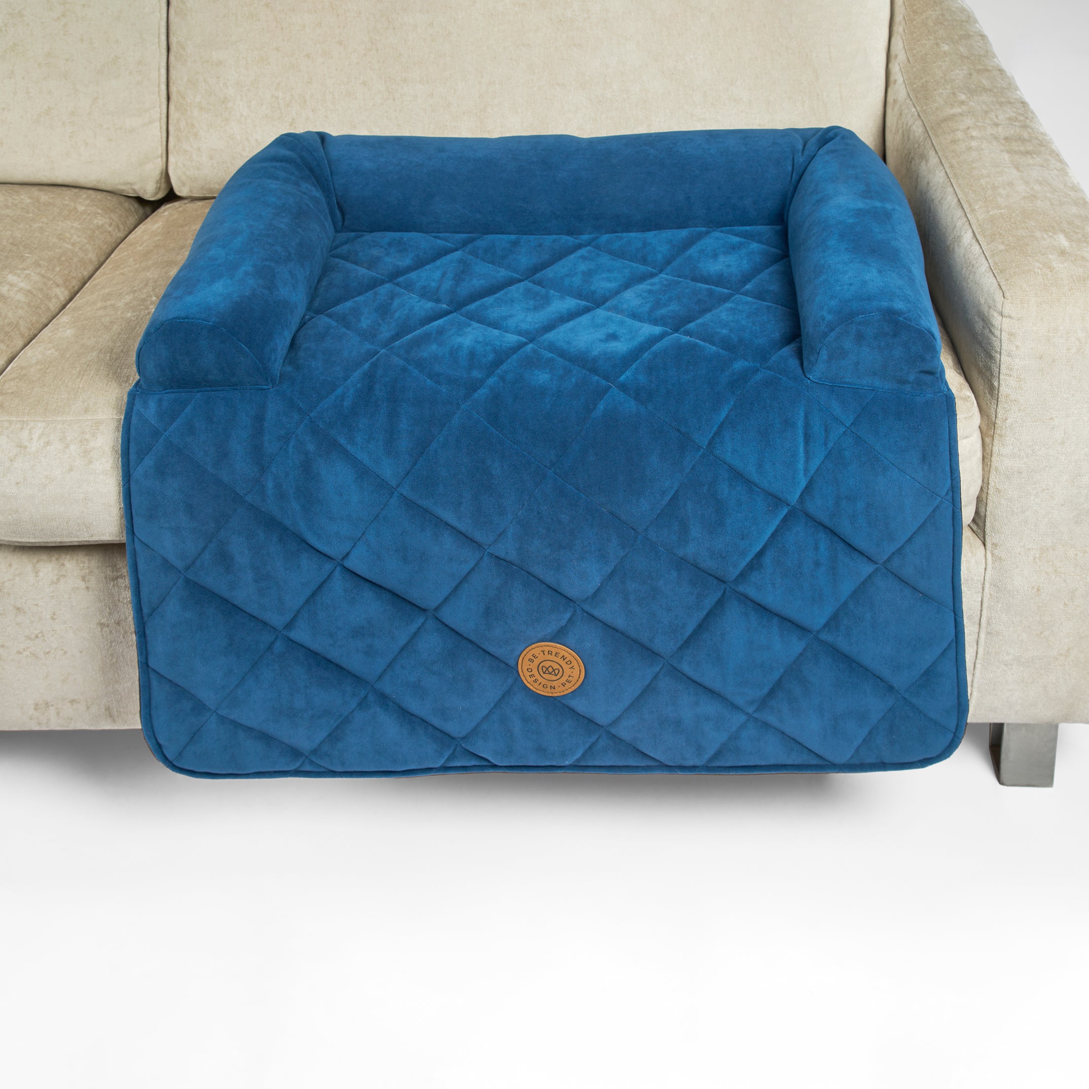 Protege los muebles de tu casa de los pelos de tu mascota con el pet cover Navy be trendy